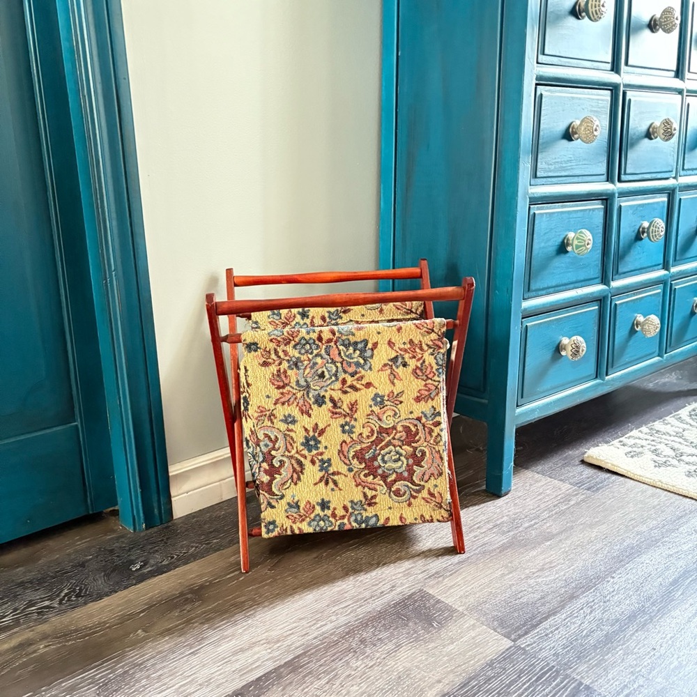 Vintage Tapestry Foldable Yarn Caddy - Picture 3 of 7